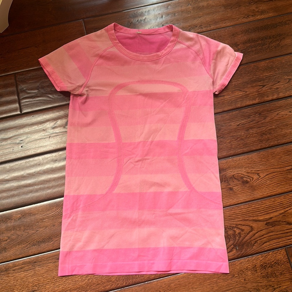 Lululemon swiftly short sleeved shirt size 8